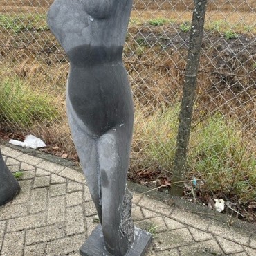 Beeld headless woman