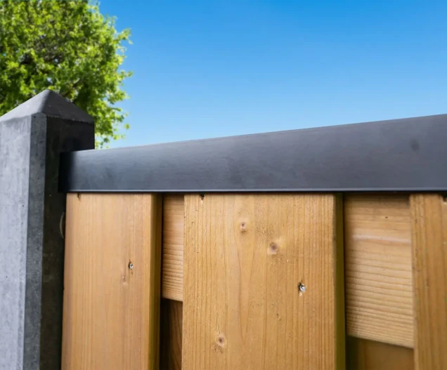 Aluminium afdekkap met sponning (5.1 cm) 4.5x6.1x179.5 cm zwart RAL 9005