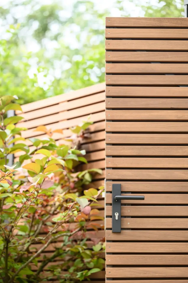 RVS luxe deurbeslagset zwart gecoat SKG keurmerk met slotkast, cilinder, slot en duimen