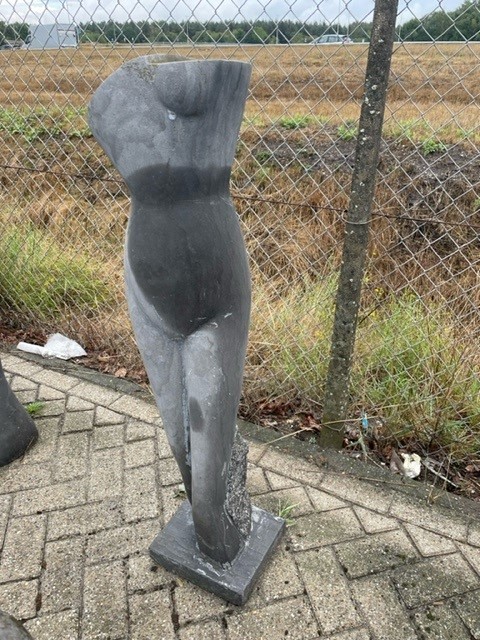Beeld headless woman